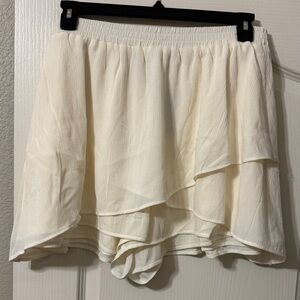 Torrid 1X Cream Layered Skort